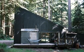 Modern House W. Fast Internet In 1 Acre Land